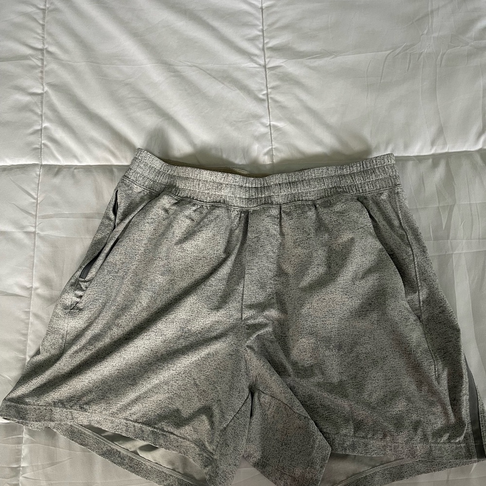 Men’s Lululemon Shorts - M 5”